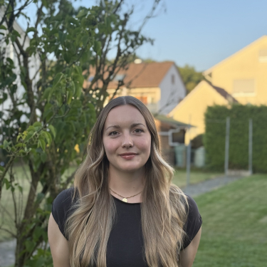 Frau Laura Seifert